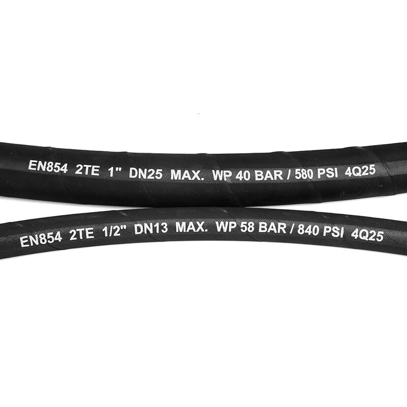 خرطوم هيدروليكي عالي الضغط EN 853 2TE بقوة شد عالية ومرونة وتوافق مع سوائل هيدروليكية متنوعة